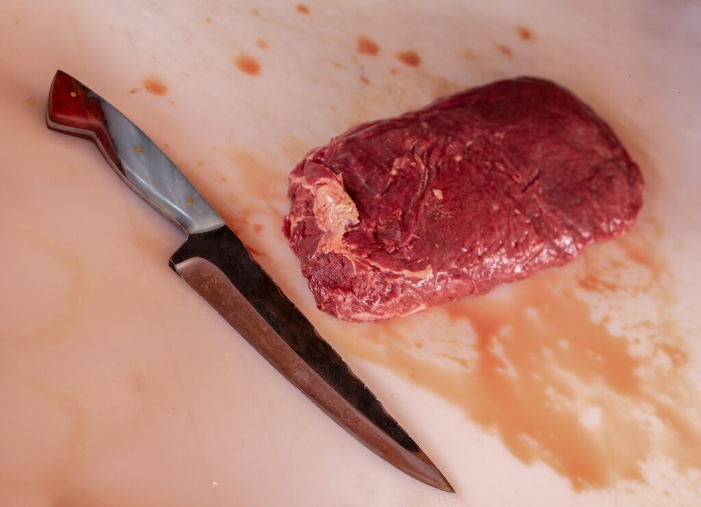 is it safe to eat steak with blood